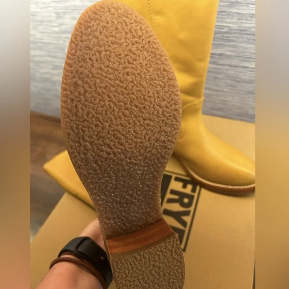 Frye Campus Boot “Camryn”  in color Banana size 9.5 NWT new in box - Picture 9 of 11